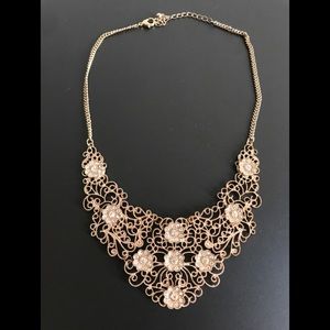 Elegant necklace with small crystals